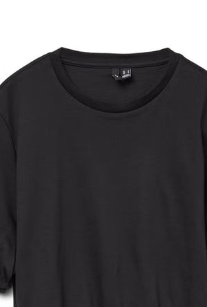 Detail image of the Aya penny ss cropped top in black, by brand Vero moda