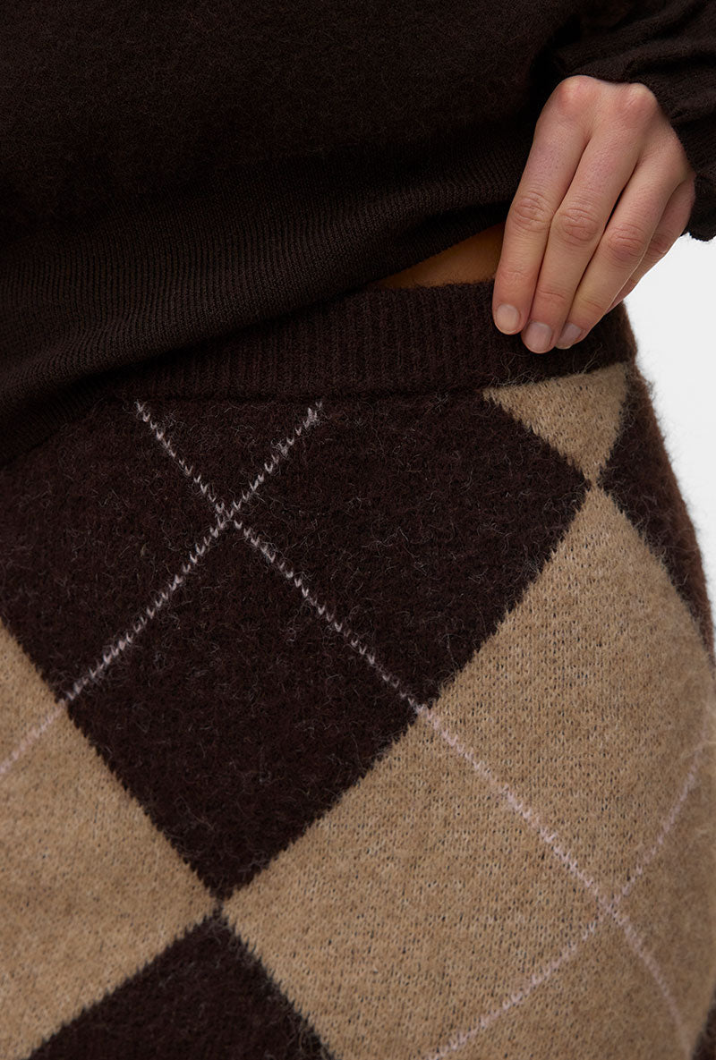 Front image of a model wearing Darla nw short skirt in chocolate, by brand Vero moda