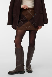 Front image of a model wearing the Darla nw short skirt in brown, by brand Vero moda