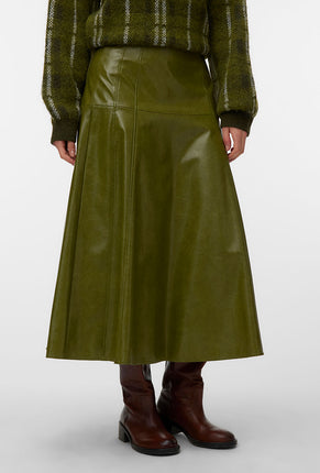 Front image of a model wearing Dash hw coated skirt in green, by brand Vero moda