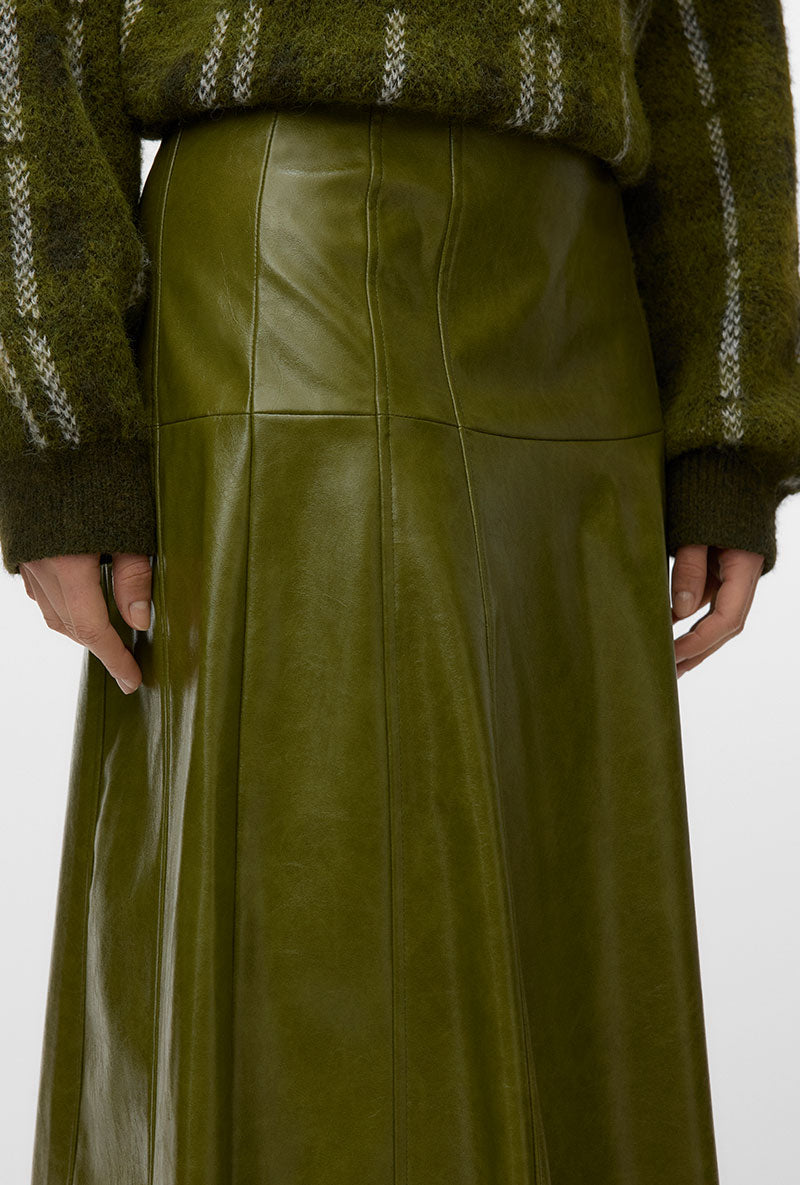 Front image of a model wearing Dash hw coated skirt in green, by brand Vero moda