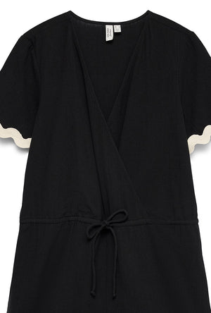 Detail image of the Jenna ss playsuit in black, by brand Vero moda