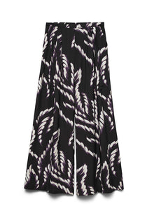 Front image of the Joss maya wide pants in black, by brand Vero moda
