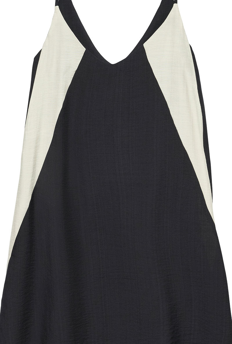 Detail image of Kyra singlet dress in black, by brand Vero moda