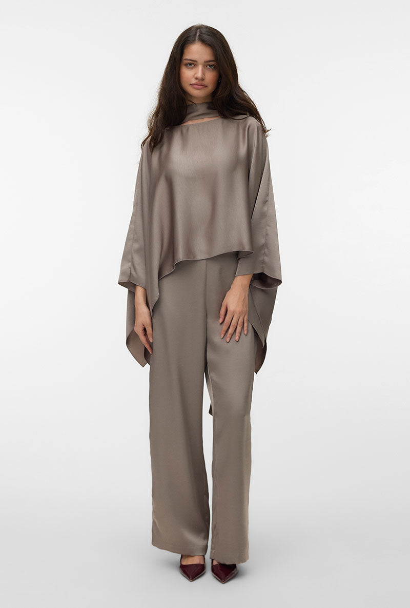 Front image of a model wearing Miro ls cape scarf top in bronze, by brand Vero moda