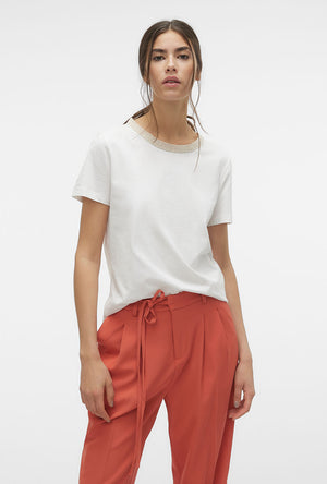Front image of a model wearing the Philipa francis ss top in off white, by brand Vero moda