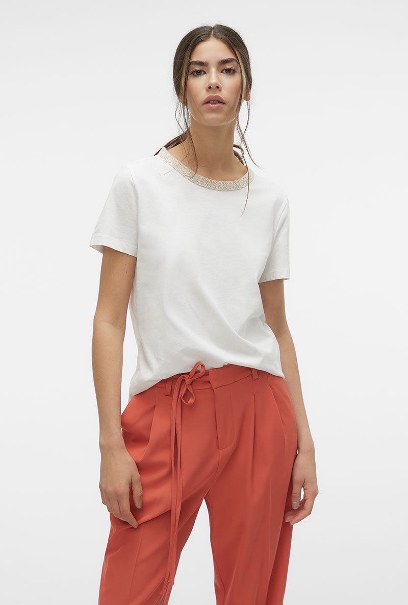 Front image of a model wearing Philipa francis ss top in off white, by brand Vero moda