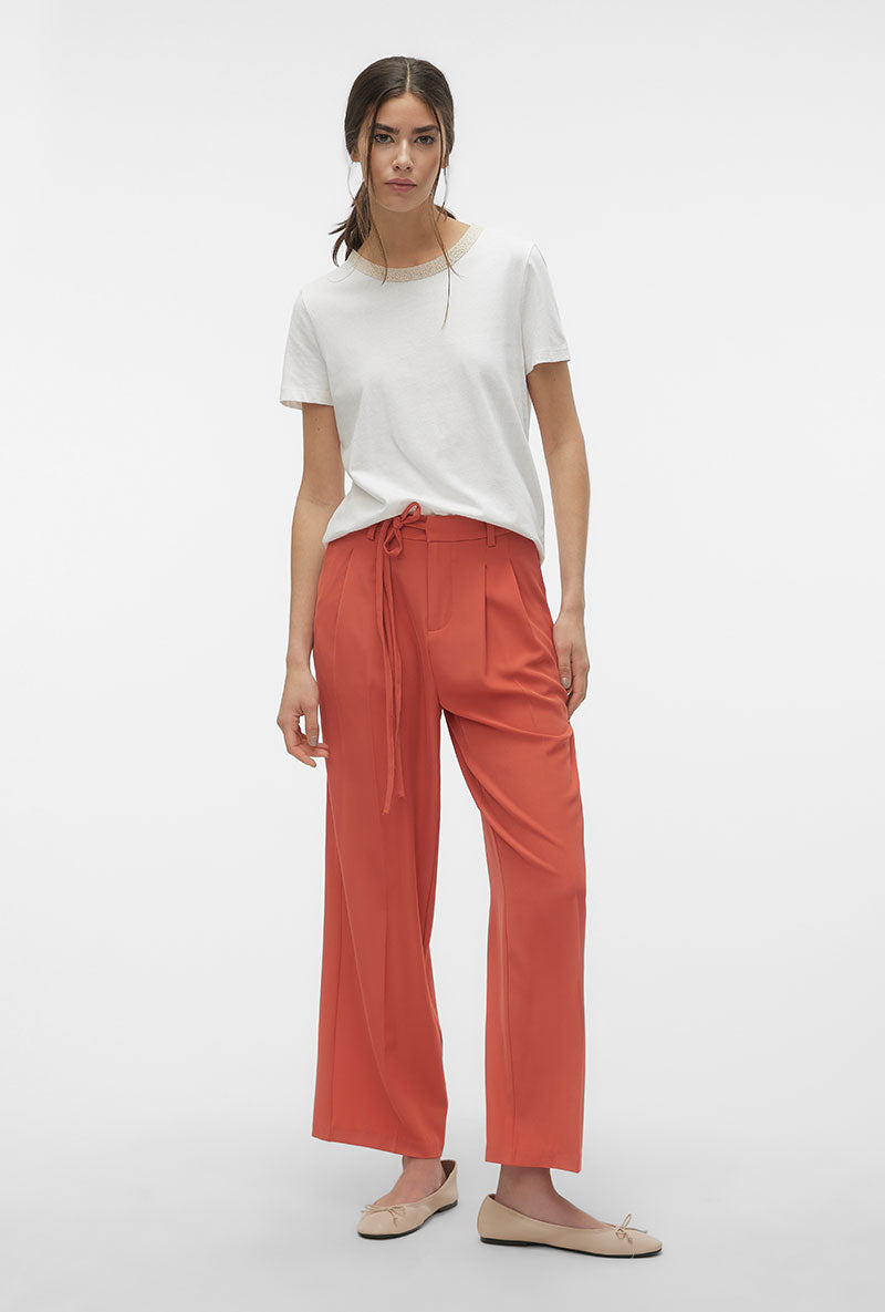 Front image of a model wearing Philipa francis ss top in off white, by brand Vero moda