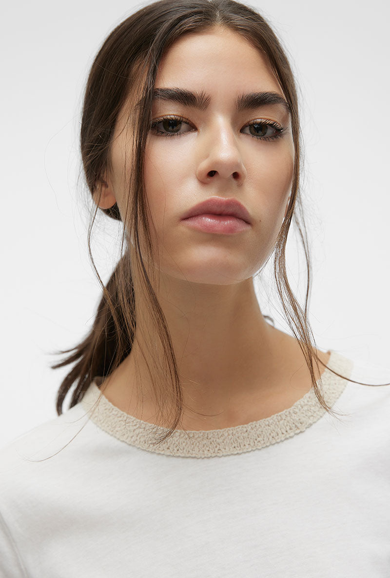 Front image of a model wearing Philipa francis ss top in off white, by brand Vero moda