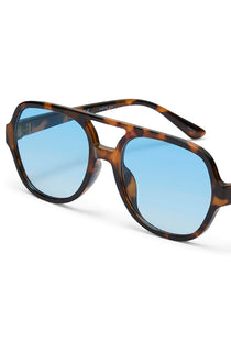 Front image of the Shine sunglasses in leopard, by brand Vero moda