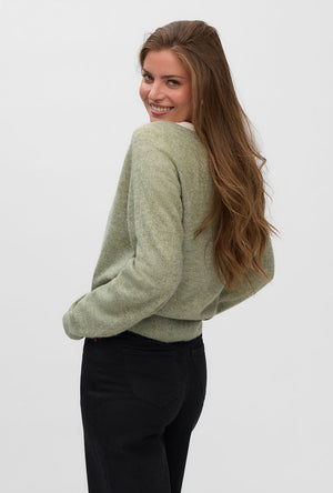 Back image of a model wearing the Teak ls vneck pullover in light green, by brand Vero moda