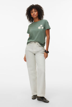 Front image of a model wearing the Vanja francis ss top in green, by brand Vero moda