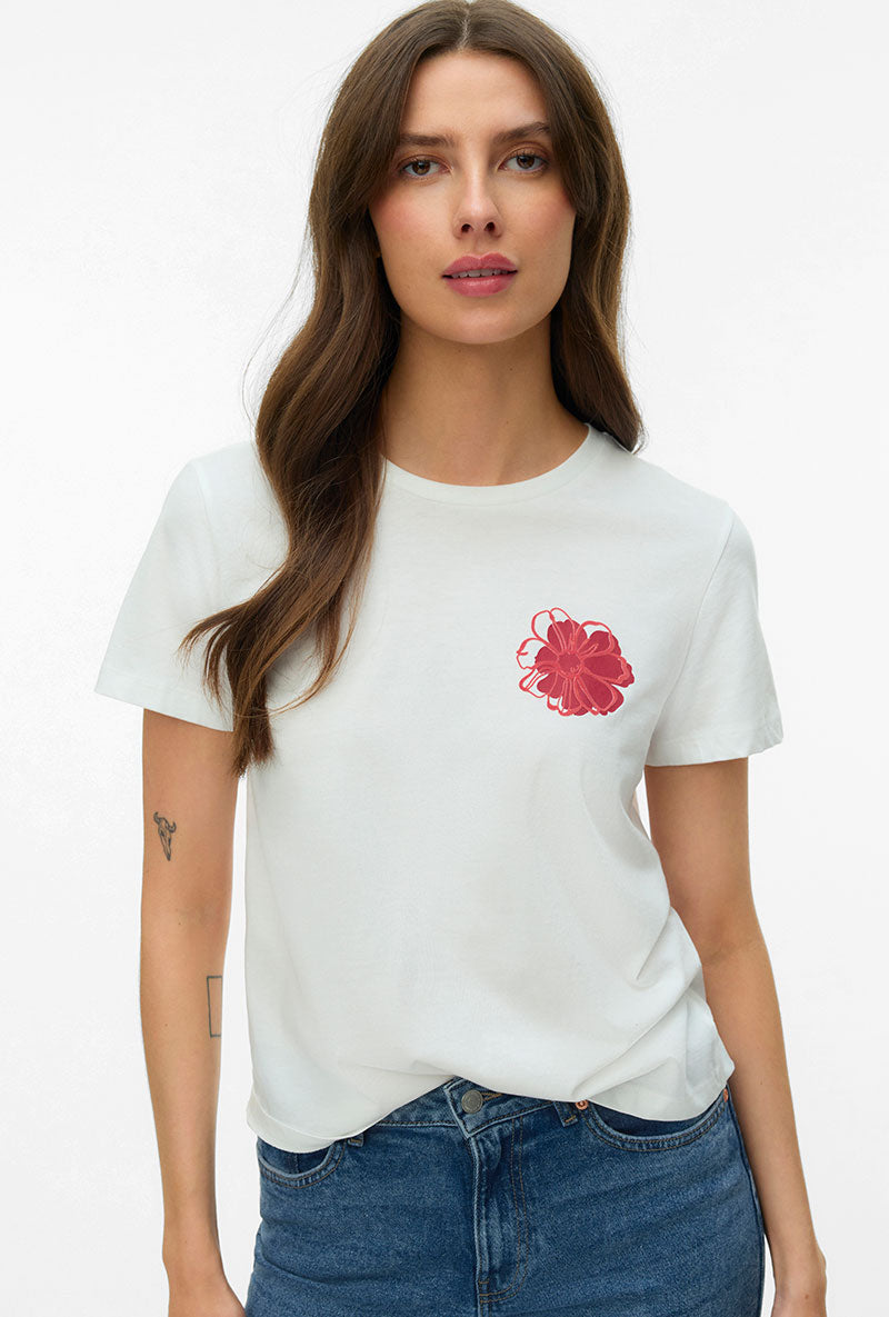 Front image of a model wearing Vanja francis ss top in white/red, by brand Vero moda