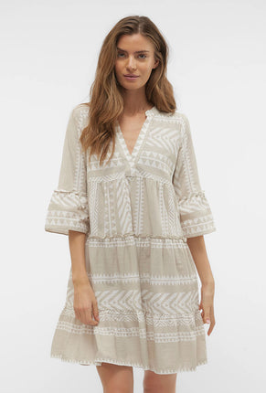 Front image of a model wearing Dicthe 3/4 tunic in stone, by brand Vero moda